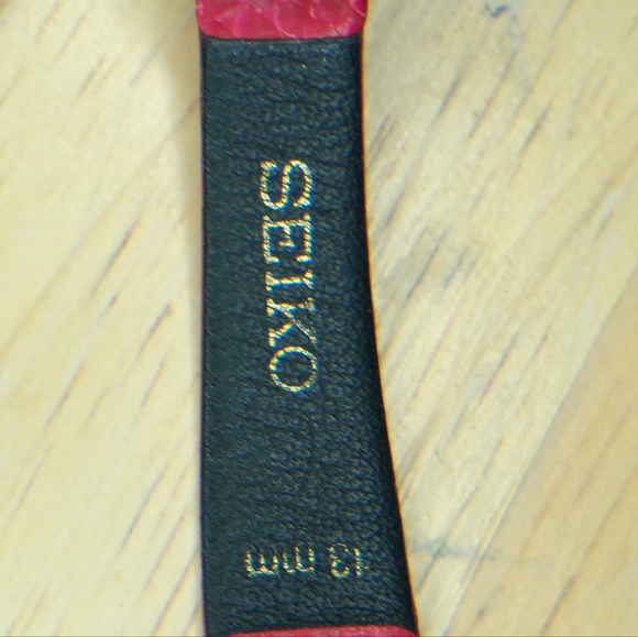 X RARE Seiko Ladies Mickey Mouse watch. 25mm Gold tone case 3 hand movement. - Picture 10 of 12